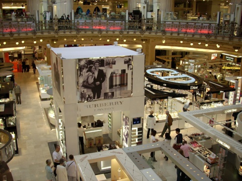 Paris : Benjamin Griveaux souhaite l’ouverture des magasins tous les dimanches