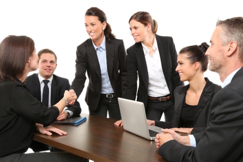 Egalité hommes-femmes en entreprise : la France championne d’Europe mais…