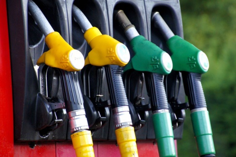 Les prix de l'essence poursuivent leur baisse
