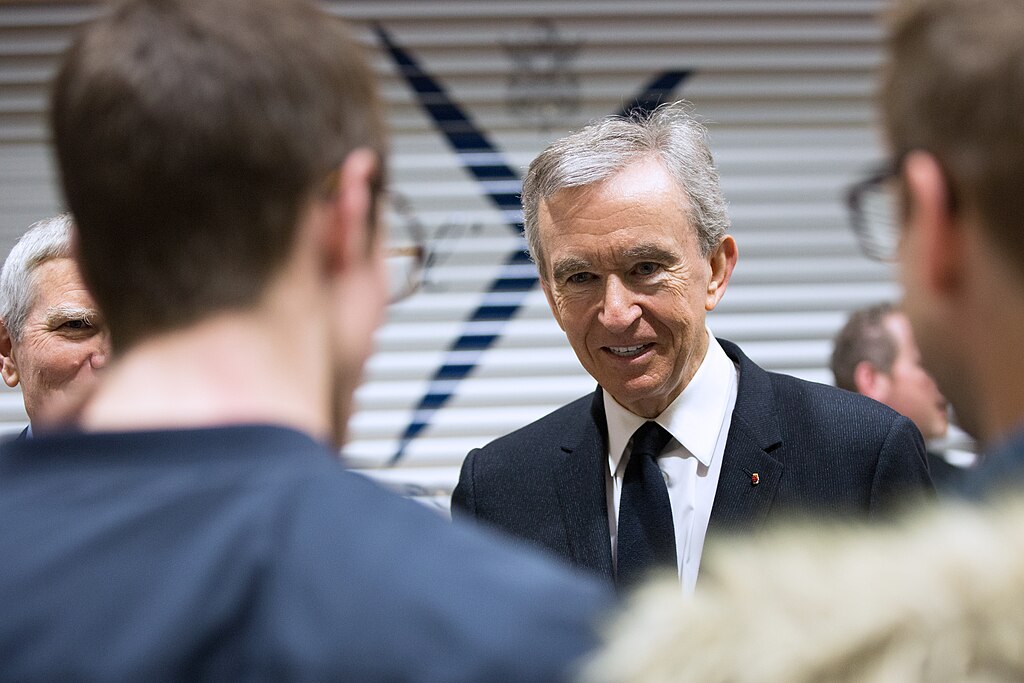 Bernard Arnault défie Macron et défend l’autonomie des entreprises Bernard Arnault défie Macron et défend l’autonomie des entreprises