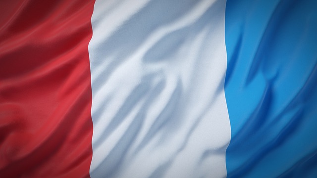 L'Insee relève la croissance pour 2015, baisse le déficit