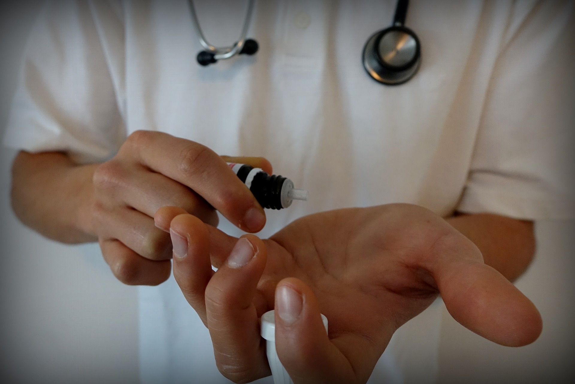 Arrêts de travail : le bras de fer s’intensifie entre l’Assurance maladie et les médecins Arrêts de travail : le bras de fer s’intensifie entre l’Assurance maladie et les médecins