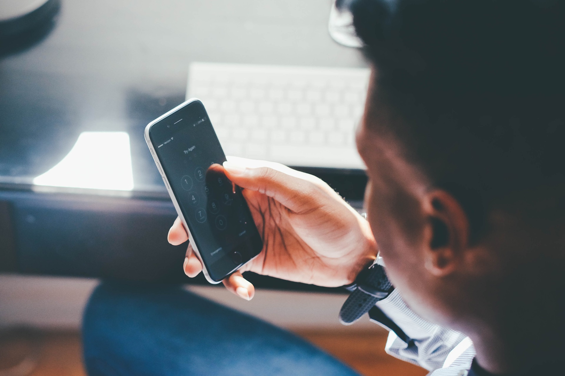 Les entreprises payent leurs abonnements télécoms de moins en moins cher