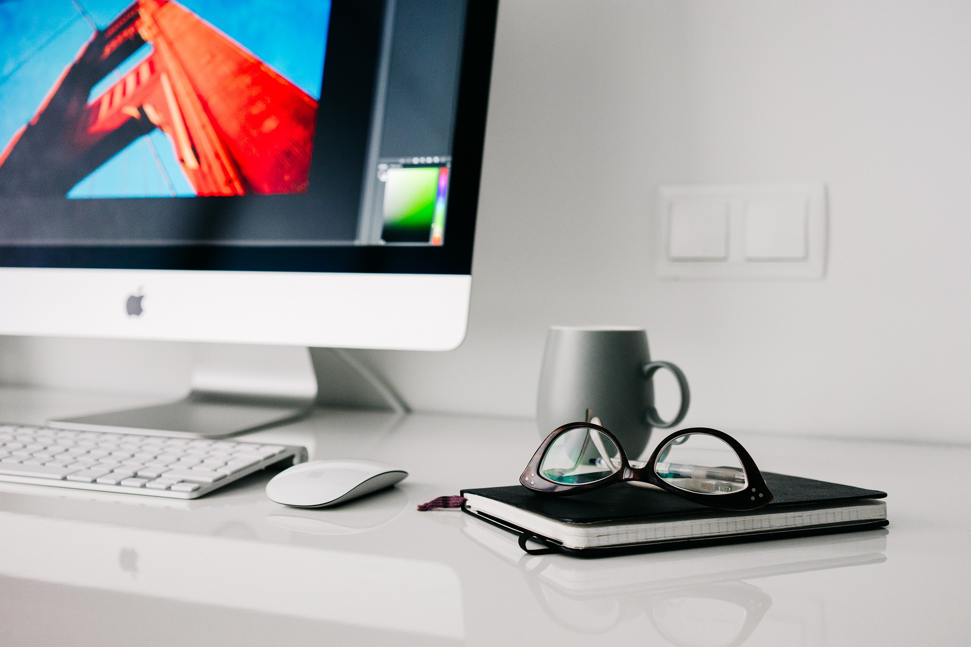 Si le télétravail est plus productif, à quoi bon conserver des bureaux ? (crédit : Pixabay)