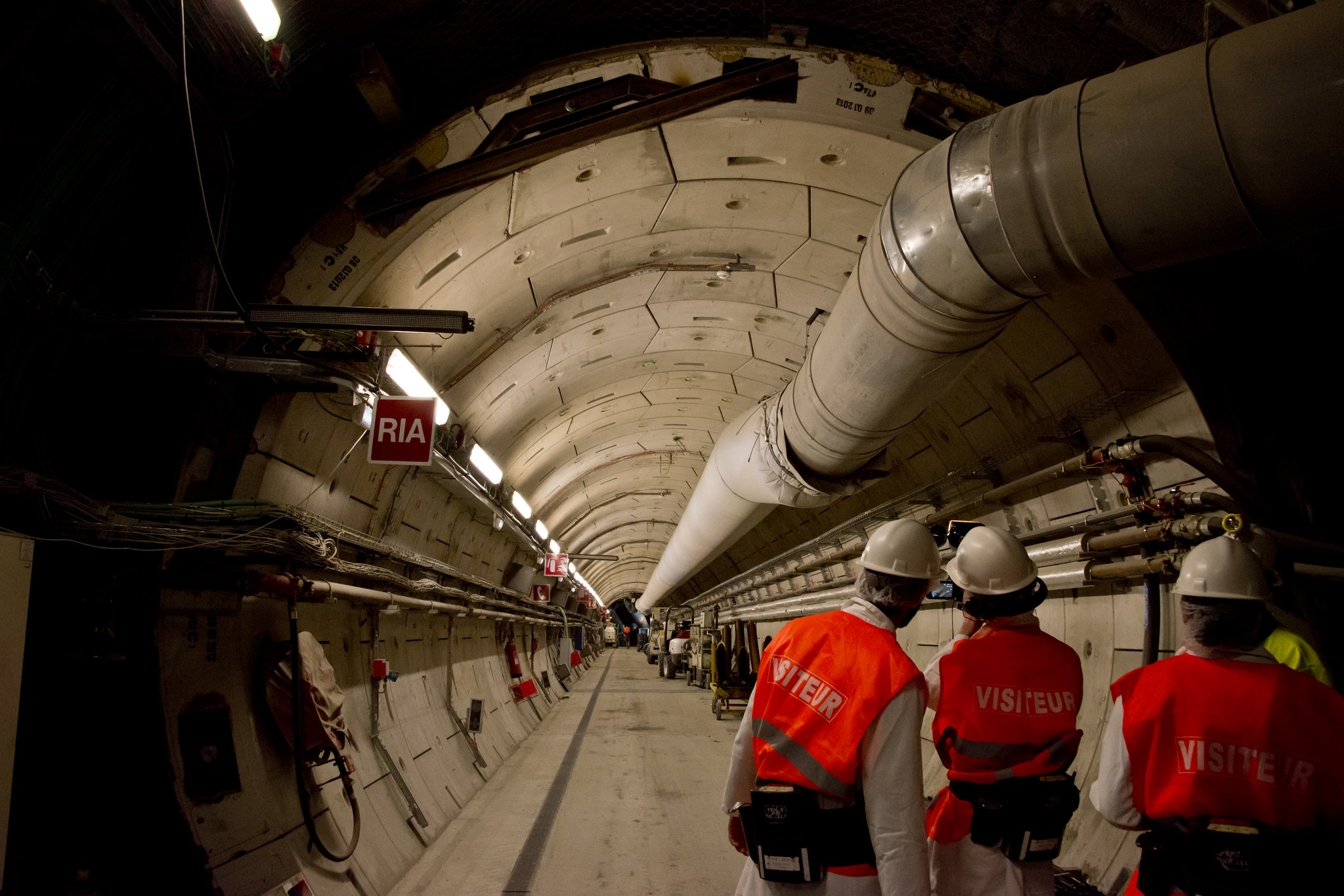 Des visiteurs dans le tunnel expérimental de l'Andra à Bure. Photo Aurélien Glabas, Flickr, Creative Commons