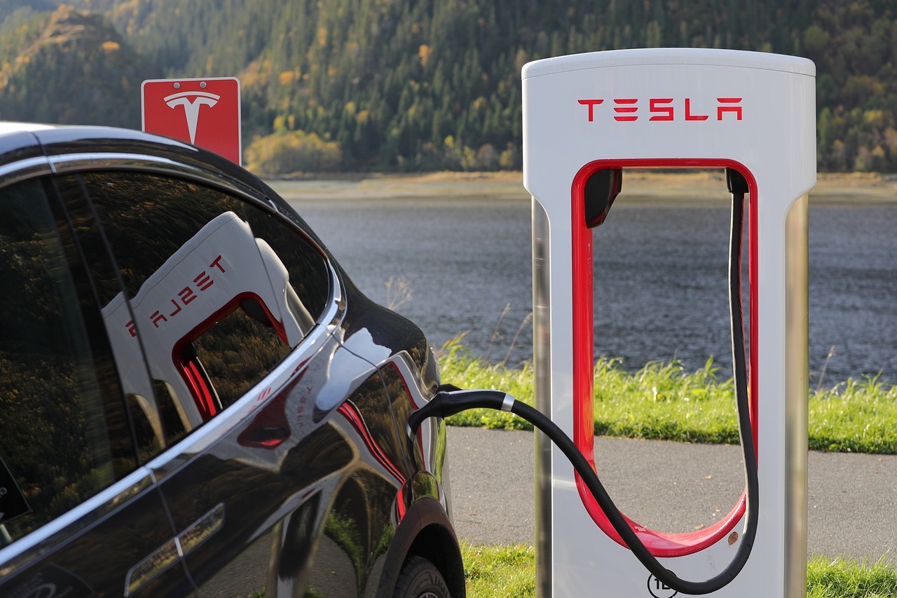 Tesla : malgré des livraisons record, le bilan 2022 déçoit