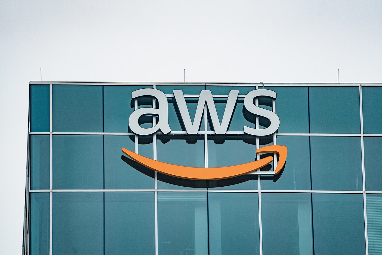 De l’espace au cloud : Stéphane Israël arrive chez Amazon Web Services