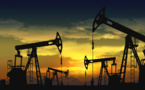 Le pétrole toujours moins cher